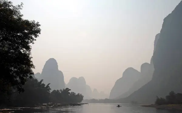 Μια Θολή Σκηνή Κατά Μήκος Του Ποταμού Μεταξύ Guilin Και — Φωτογραφία Αρχείου