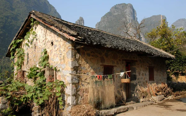 Malá Vesnice Poblíž Řeky Mezi Guilin Yangshuo Provincii Guangxi Číně — Stock fotografie