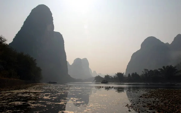 Betrachtungen Über Den Fluss Zwischen Guilin Und Yangshuo Der Provinz — Stockfoto