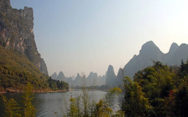 Een Mooie Scène Langs Rivier Tussen Guilin Yangshuo Provincie Guangxi — Stockfoto