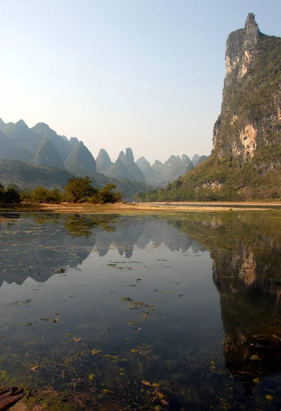 Reflecties Rivier Tussen Guilin Yangshuo Provincie Guangxi China Karstheuvels Het — Stockfoto