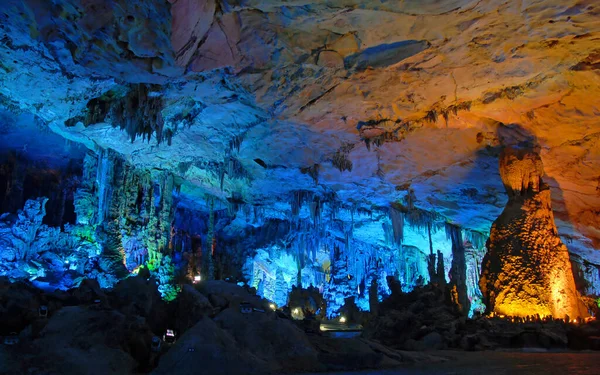 Gua Reed: Keindahan dan Keunikan Gua yang Harus Anda Jelajahi