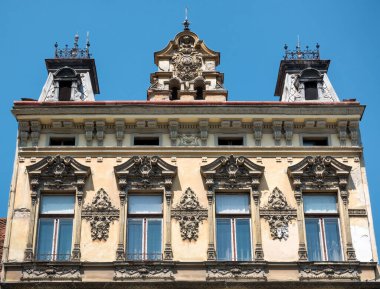 Romanya 'nın Brasov kentindeki eski bir binanın mimari ayrıntıları.