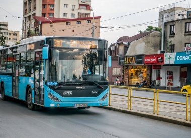 Bükreş / Romanya - 06.15.2020: Bükreş Transit Corporation 'a (Societatea de Transport Bucureti -STB) ait otobüs..