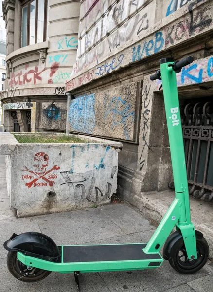 Bucarest Romania 2020 Scooter Elettrico Parcheggiato Affitto Bucarest Appartenente Alla — Foto Stock