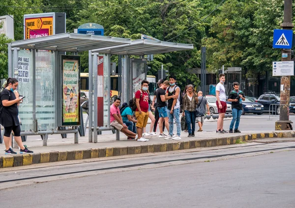 Bucareste Roménia 2020 Pessoas Espera Eléctrico Transportes Públicos Estação Pessoas — Fotografia de Stock