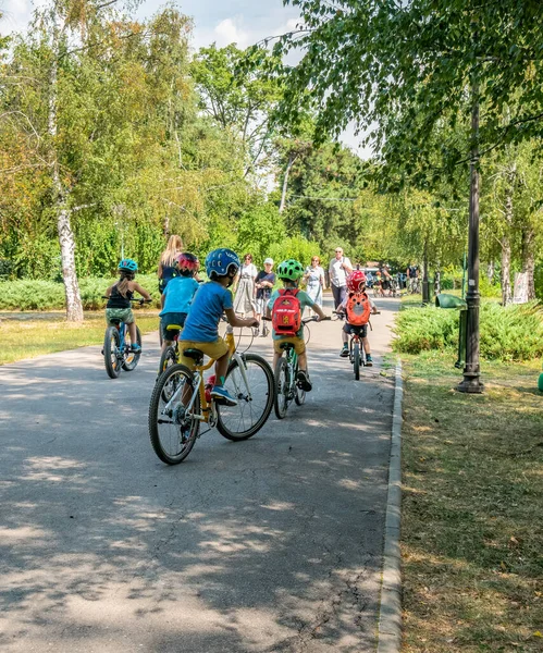 Bucarest Rumania 2020 Muchos Niños Bicicleta Parque Herestrau Bucarest —  Fotos de Stock