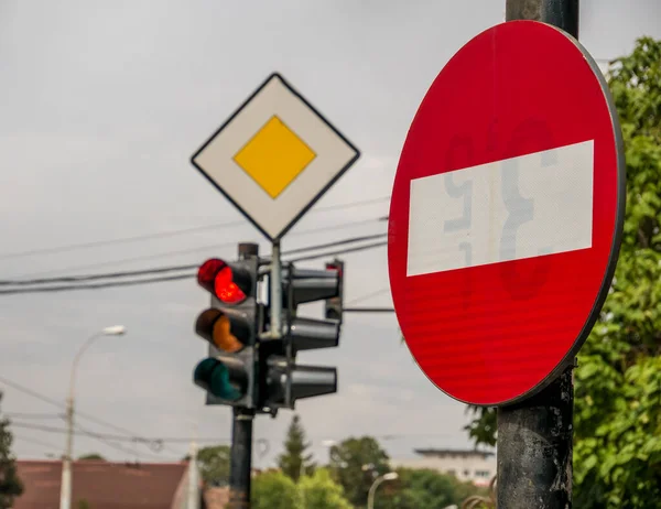 Entry Traffic Sign Stop Lights Background — Stock Photo, Image