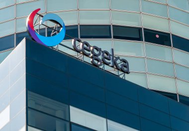 Bükreş / Romanya - 09.05.2020: Bükreş 'teki ofis binasının Cegeka logosu.