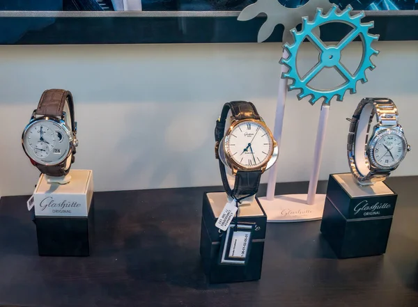 Boekarest Roemenië 2020 Glashtte Originele Horloges Tentoongesteld Etalage Van Een — Stockfoto