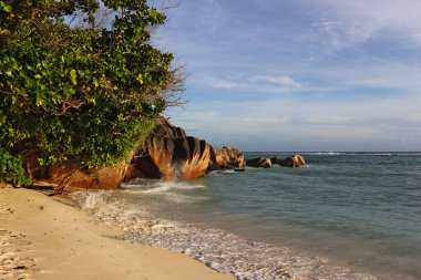 Kaynak Dartgent 'ta güzel turkuaz su ve granit kayalar.