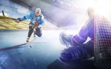 Profesyonel hokey oyuncuları grand arenada iş başında