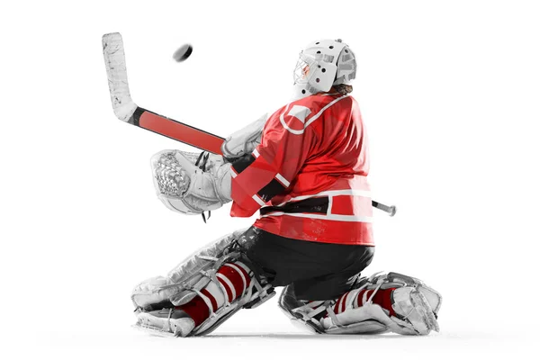 Jugador profesional de hockey sobre hielo portero en acción sobre fondo blanco — Foto de Stock