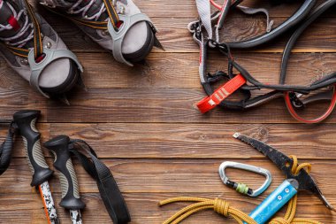 Kayak direkleri üstünde çizme, seçimler ahşap arka plan görüntü.