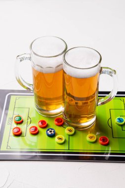 Görüntü iki kupalar köpüklü bira, Masa futbolu