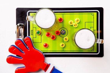 Üstüne iki bardak bira, Masa Futbolu, ratchet oyuncak fotoğraf