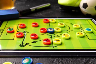 Fotoğraf köpük bira, Masa Futbolu, top, futbol ayakkabıları, boru, rattle oyuncak iki kupalar