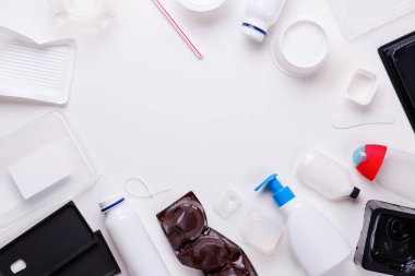 Geri dönüşüm için plastik çöp seçimi. Geri dönüşüm kavramı