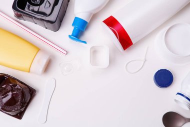 Geri dönüşüm için plastik çöp seçimi. Geri dönüşüm kavramı