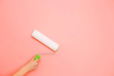 Pembe duvarda silindir fotoğrafı