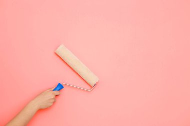 Pembe duvarda silindir fotoğrafı