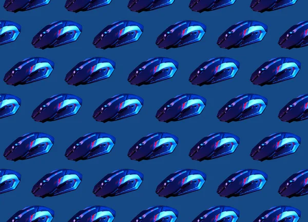 Nahtloses Muster mit Spiele-Maus auf blauem Hintergrund. — Stockfoto
