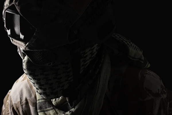 Foto Soldado Militar Completamente Equipado Con Casco Gafas Uniforme Sobre —  Fotos de Stock