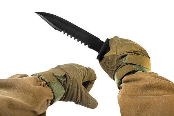 軍用&狩猟ナイフを持つ兵士の腕. — ストック写真