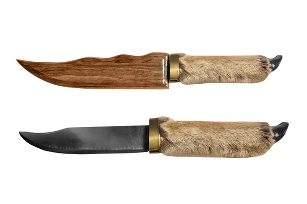 白い背景に毛皮のハンドルを持つ孤立狩猟ナイフ — ストック写真
