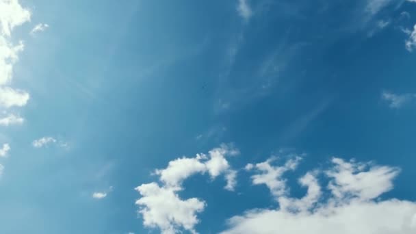 Timelapse Cielo Azul Con Nubes Vídeo Stock Nubes Móviles — Vídeo de stock