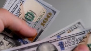 El sayımı parası, yakın plan. Bin dolar sayıyorum..