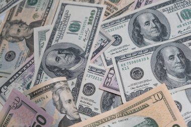 Amerikan banknotları. Amerikan Doları Yığını. Yüksek çözünürlüklü dolar arkaplan resmi