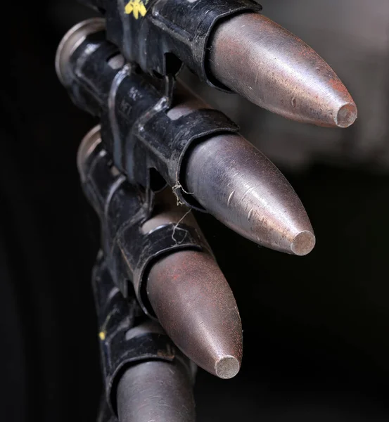 Gürtel Mit Kanonenkugeln Bereit Für Die Verladung Flugzeugwaffen — Stockfoto