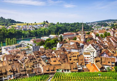 Munot kalesinden İsviçre 'nin Schaffhausen kentinin panoramik manzarası. İsviçre kantonu Schaffhausen Kuzey İsviçre