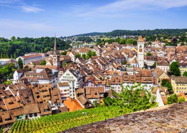 Munot kalesinden İsviçre 'nin Schaffhausen kentinin panoramik manzarası. İsviçre kantonu Schaffhausen Kuzey İsviçre