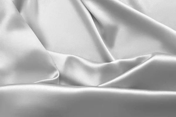Veckade vit sidentyg satin tyg vågor bakgrund — Stockfoto