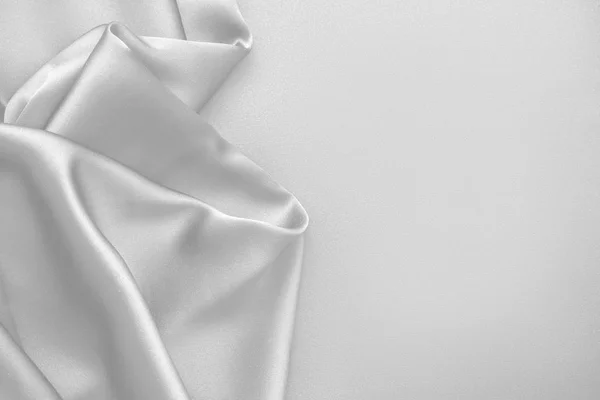 Vlnitý bílé hedvábné tkaniny satén tkaniny vlny pozadí — Stock fotografie