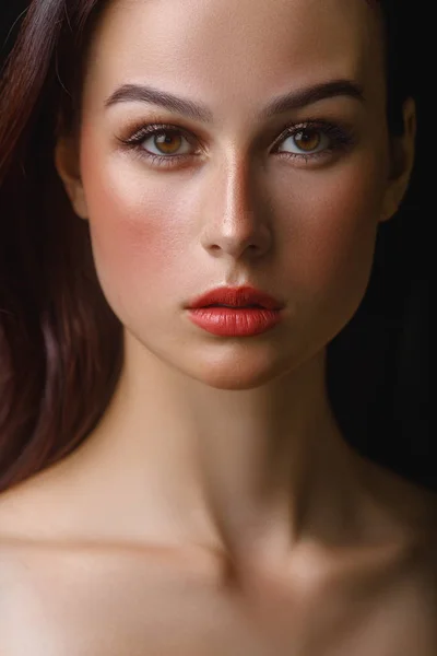 Piękno portret atrakcyjna młoda kobieta — Zdjęcie stockowe