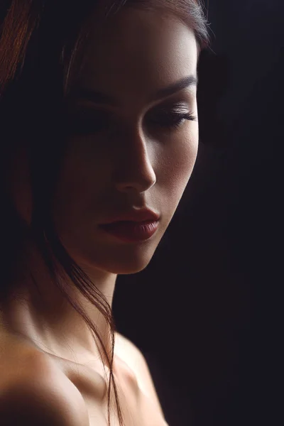 Schoonheid portret van aantrekkelijke jonge vrouw — Stockfoto