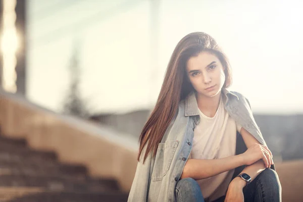 Zomer Zonnige Levensstijl Mode Portret Jonge Hippe Hippe Vrouw Die — Stockfoto