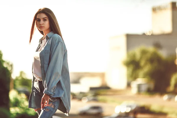 Zomer Zonnige Levensstijl Mode Portret Jonge Hippe Hippe Vrouw Die — Stockfoto