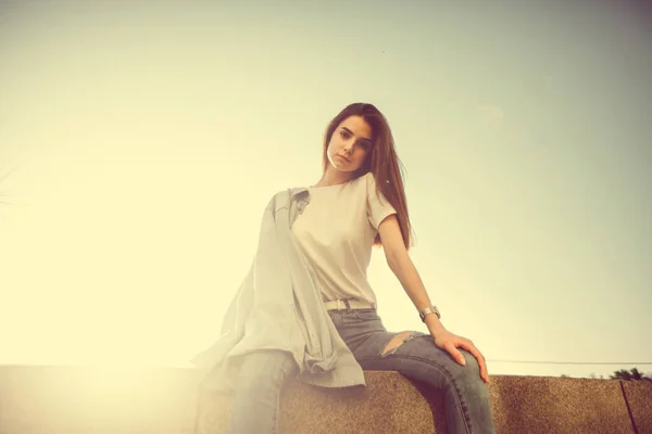 Zomer Zonnige Levensstijl Mode Portret Jonge Hippe Hippe Vrouw Die — Stockfoto