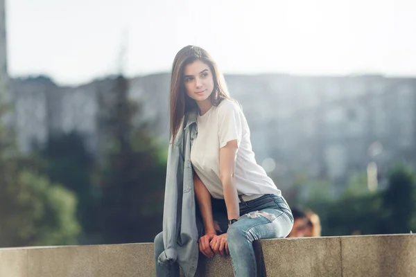 Mooi Toeristisch Meisje Straat Prachtige Jonge Model Vrouw Outdoor Portret — Stockfoto