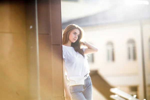 Hipster Meisje Casual Kleding Zomer Stadsportret Jonge Toeristische Vrouw Wandelt — Stockfoto