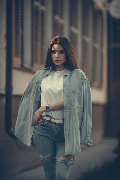 Menina Turística Bonita Rua Cidade Linda Jovem Modelo Mulher Retrato — Fotografia de Stock