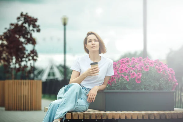 Verão Ensolarado Estilo Vida Retrato Moda Mulher Jovem Elegante Hipster — Fotografia de Stock