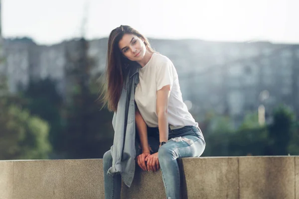 Hipster Girl Casual Wear Summer City Portrait Young Tourist Woman — Stock Photo, Image