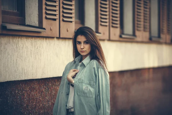 Mooi Toeristisch Meisje Straat Prachtige Jonge Model Vrouw Outdoor Portret — Stockfoto