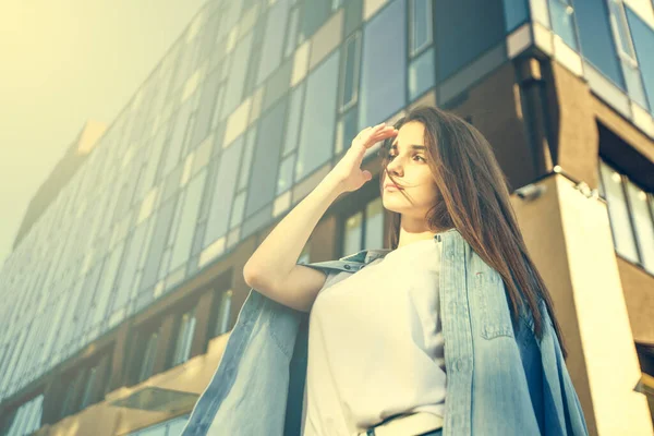 Menina Turística Bonita Rua Cidade Linda Jovem Modelo Mulher Retrato — Fotografia de Stock