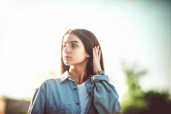 Menina Turística Bonita Rua Cidade Linda Jovem Modelo Mulher Retrato — Fotografia de Stock